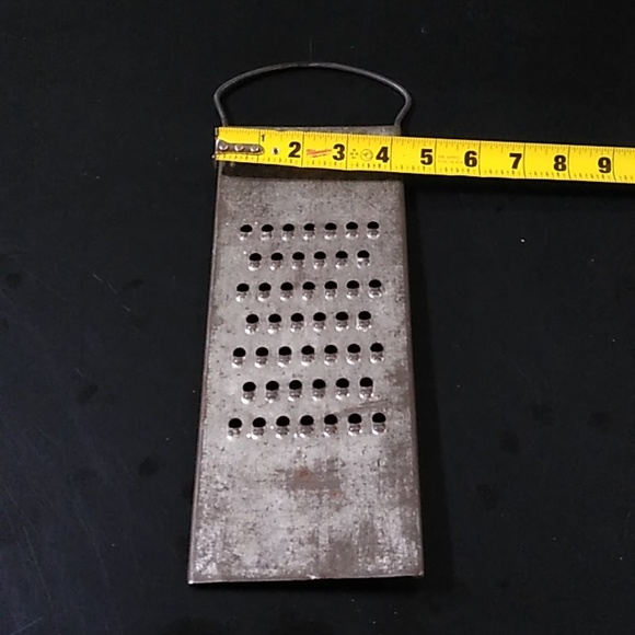Vintage Metal flat grater / Farmhouse Decor / Primitive Kitchen Decoration - Picture 5 of 6